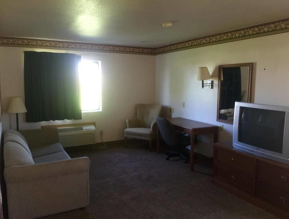 מלון Super 8 By Wyndham Shenandoah מראה חיצוני תמונה